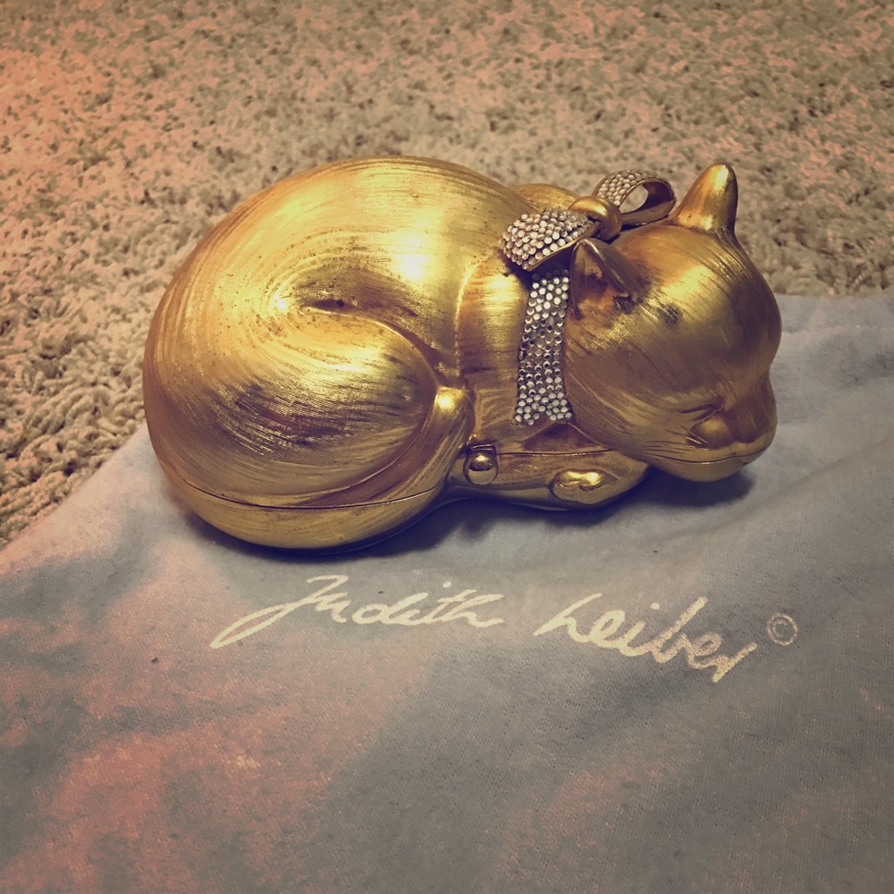 Absolutely stunning vintage Judith Leiber purse.